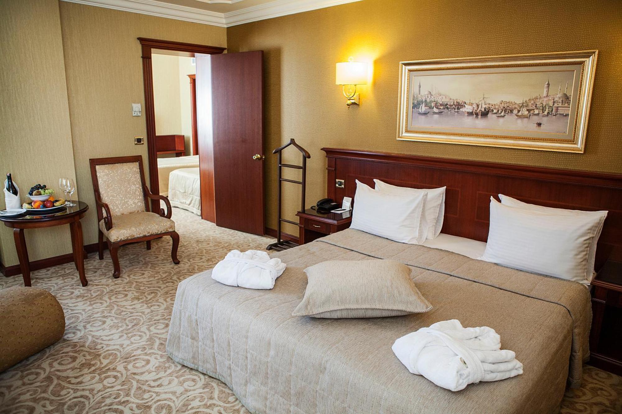 Standard Suite,1247204983:JPEG