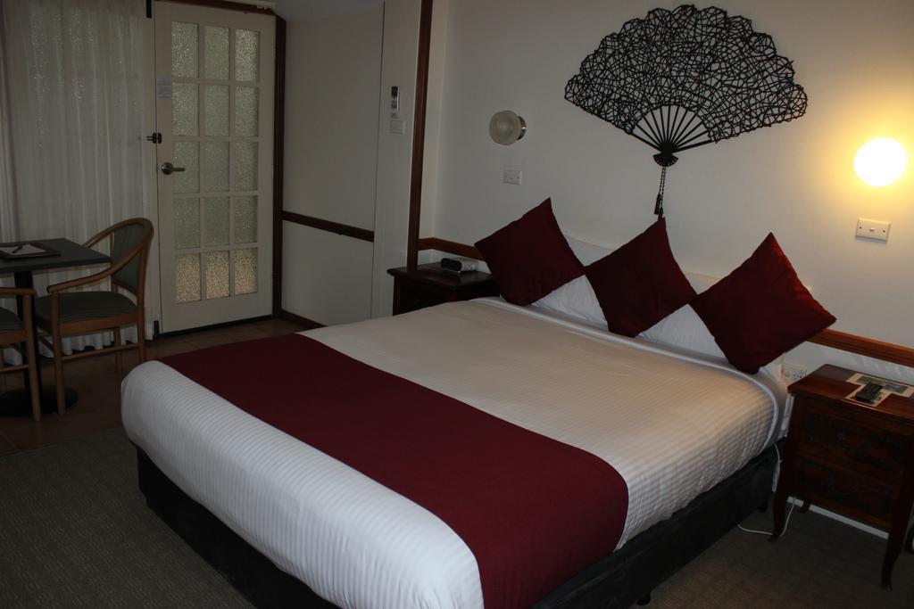 Queen Room with Spa Bath