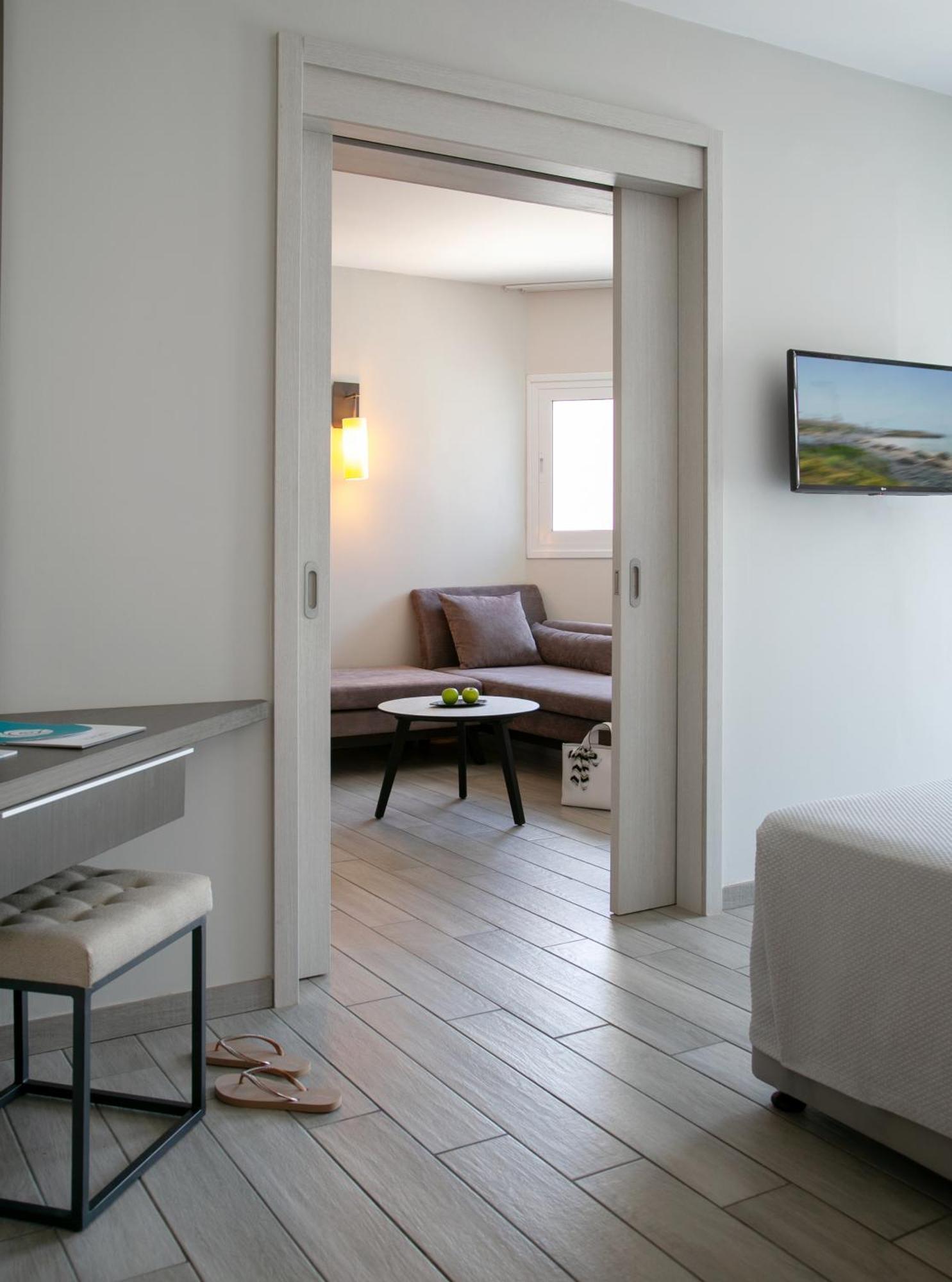 One Bedroom Suite - Inland View