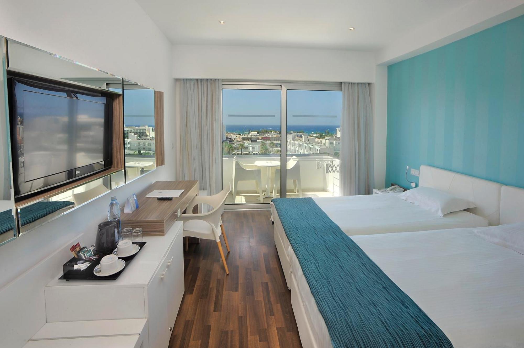 Superior Double or Twin room with Sea or Pool view