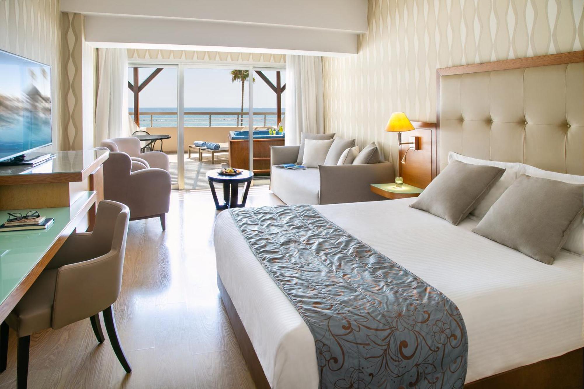 Deluxe Terrace Suite Sea View with Outdoor Whirlpool