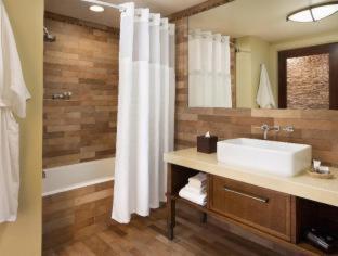 Deluxe Queen Room with Two Queen Beds