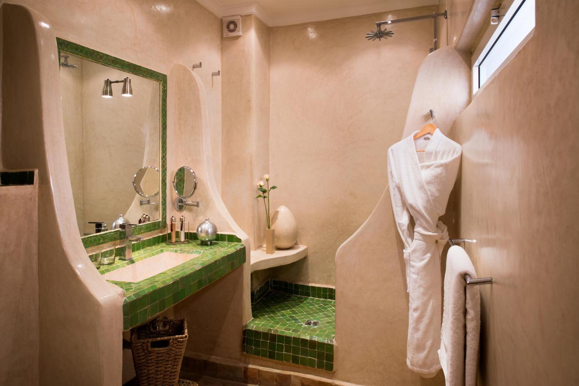 Superior Double Room - Green Eyes
