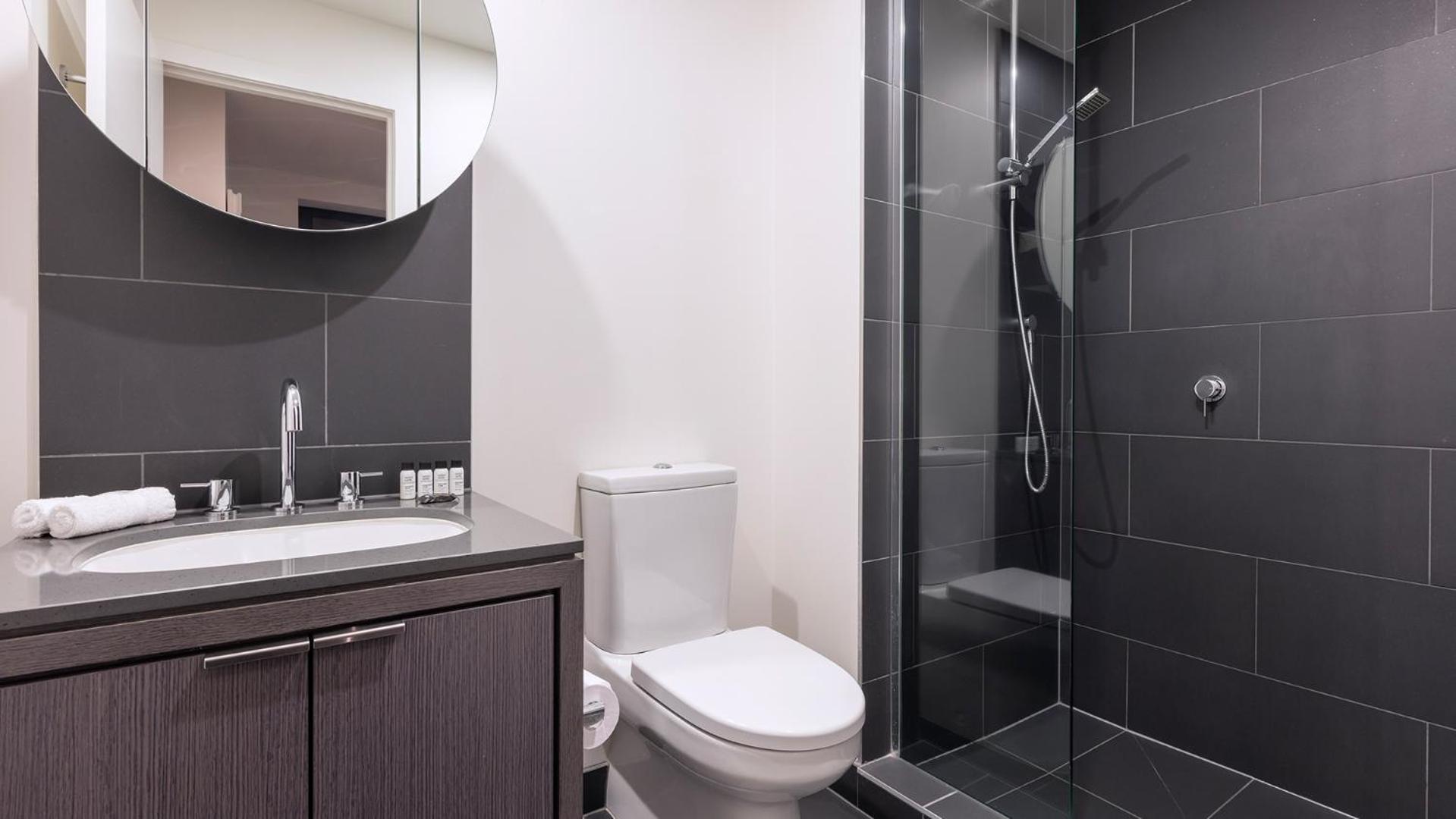 Deluxe One-Bedroom Apartment No Housekeeping
