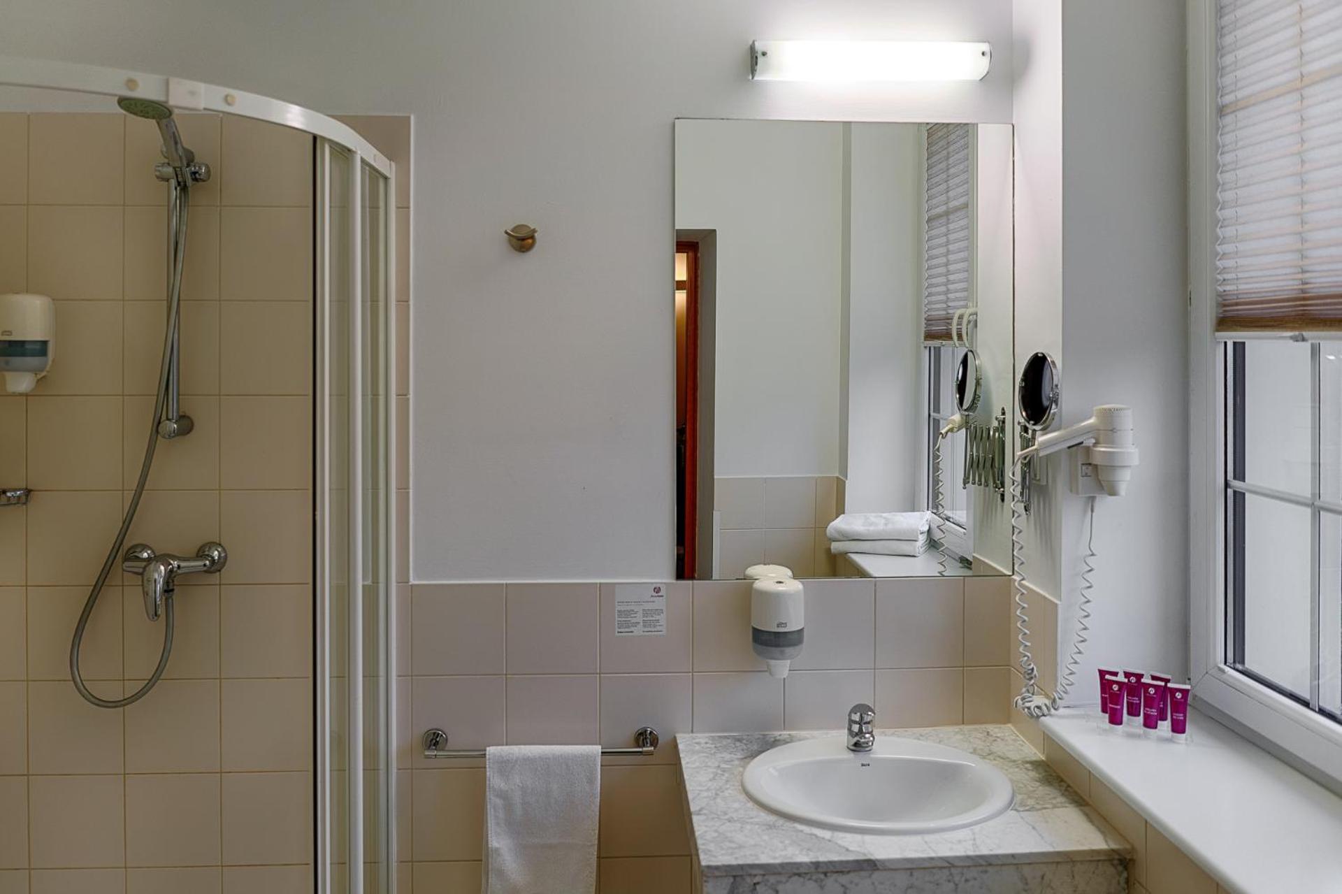 Large Double Room,1212401974:JPEG
