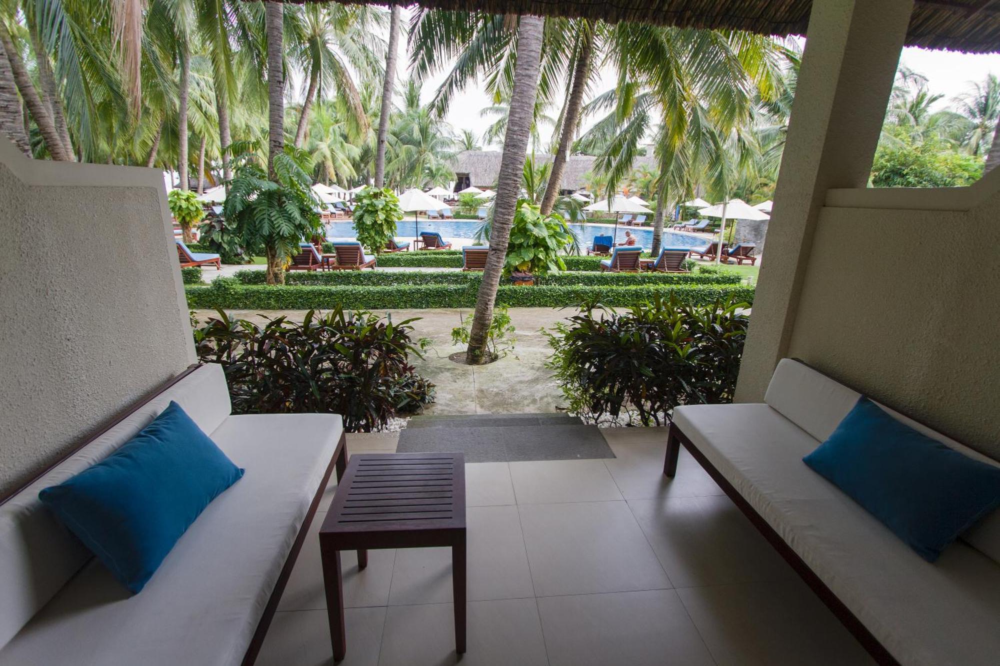 Bungalow Terrace Pool view