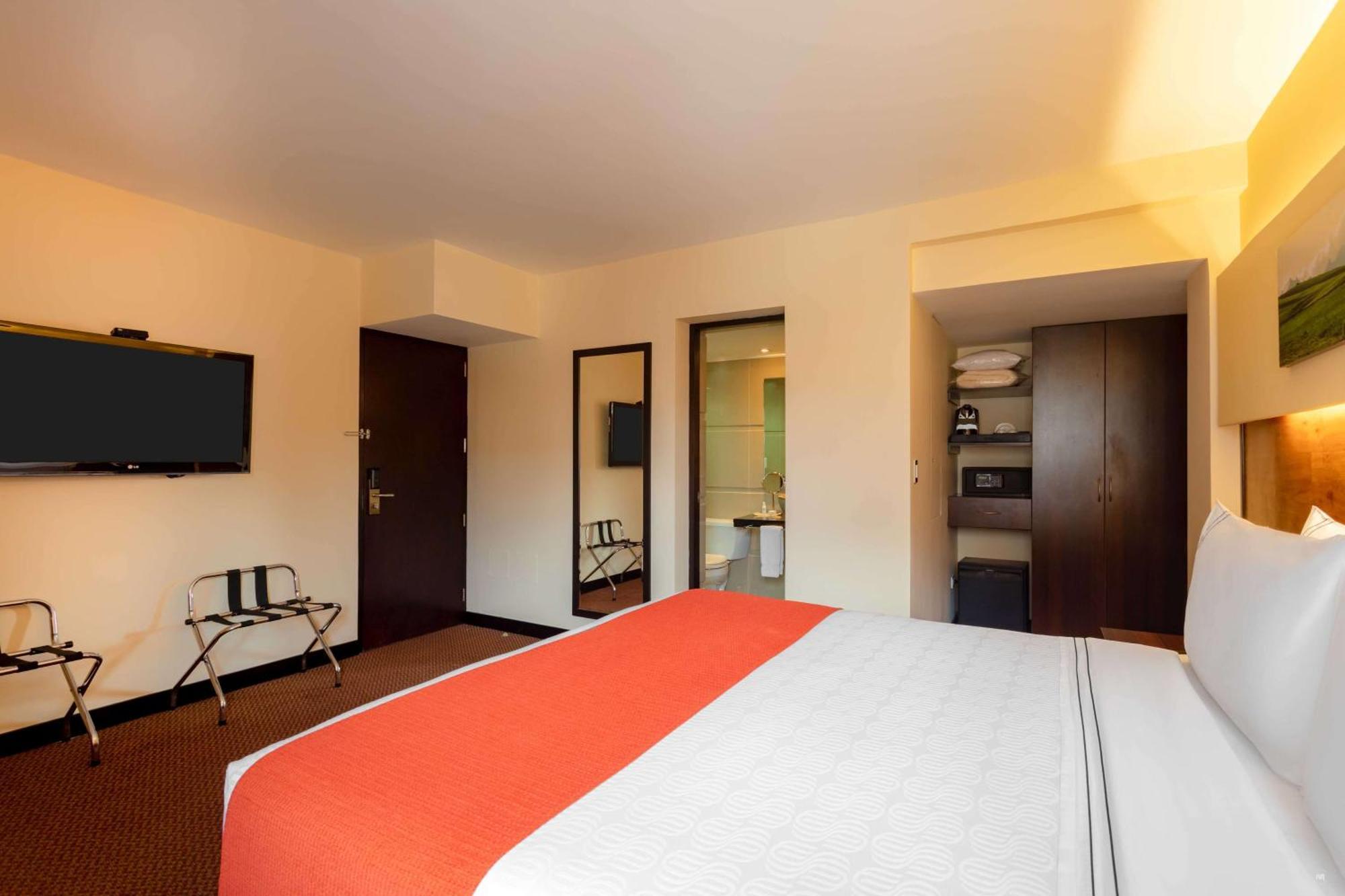 Standard Double Room one Queen Bed