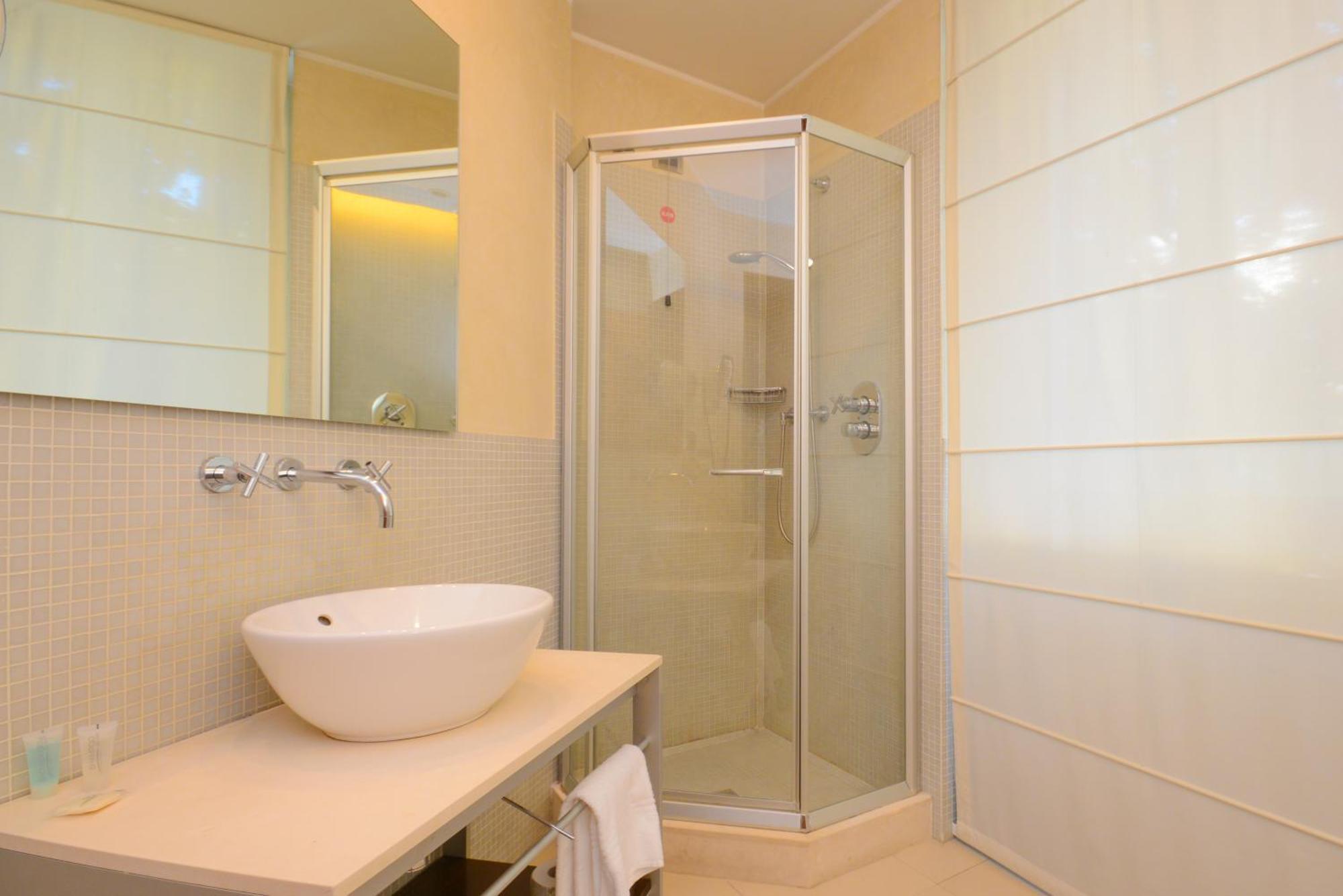 Standard Twin Room,1765802975:JPEG