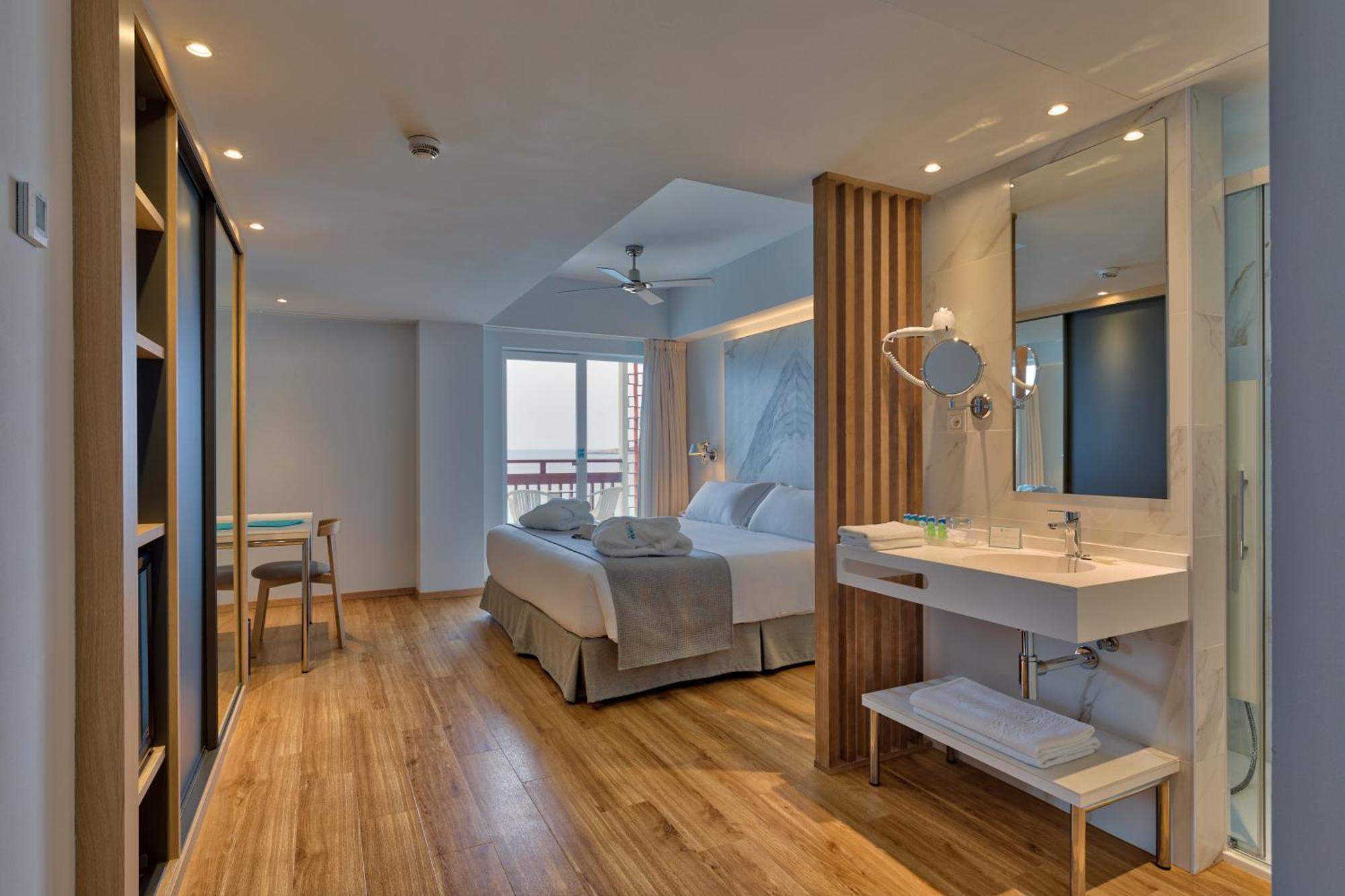 Double Room Frontal Sea View