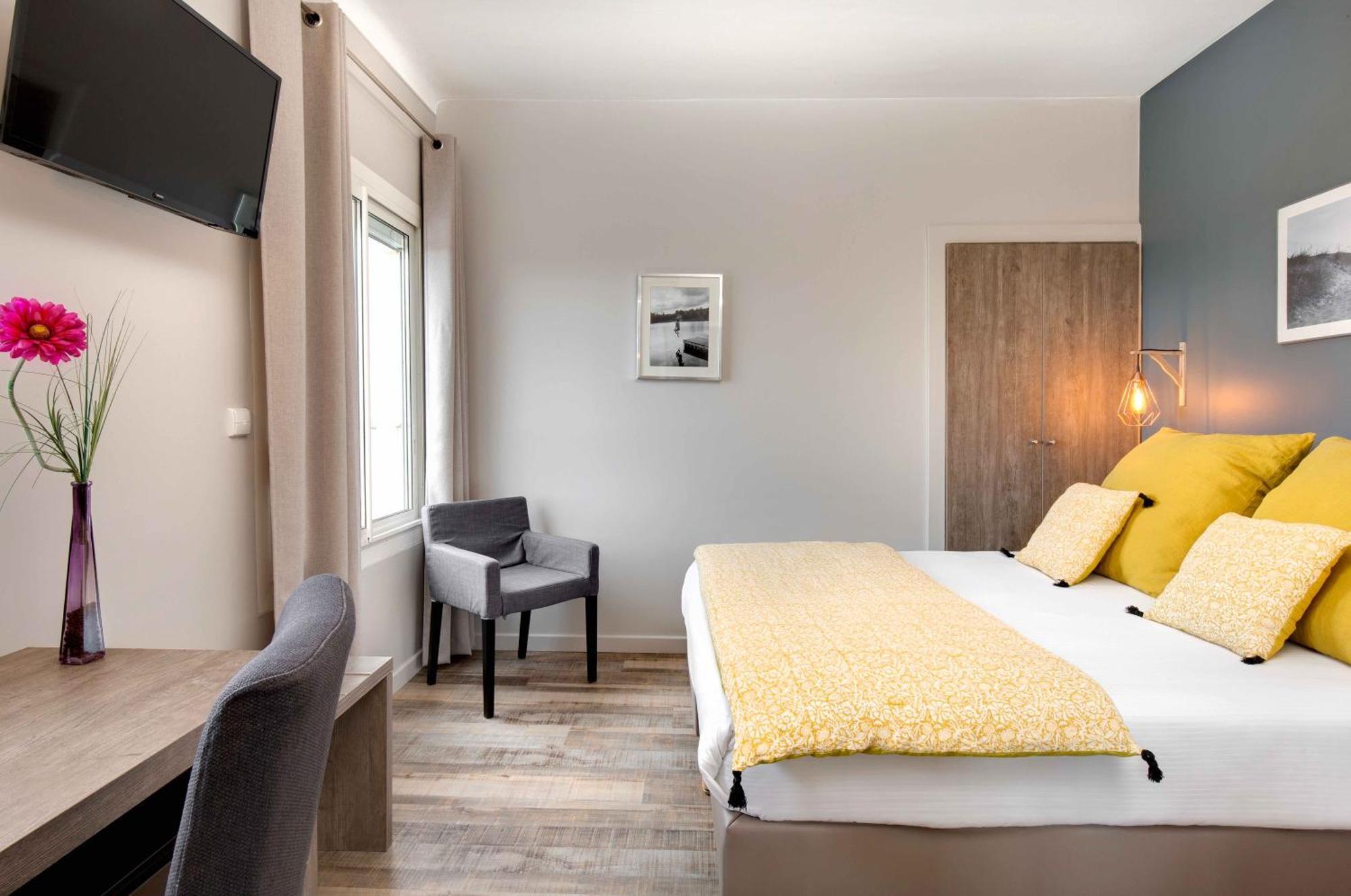Doppelzimmer mit Poolblick