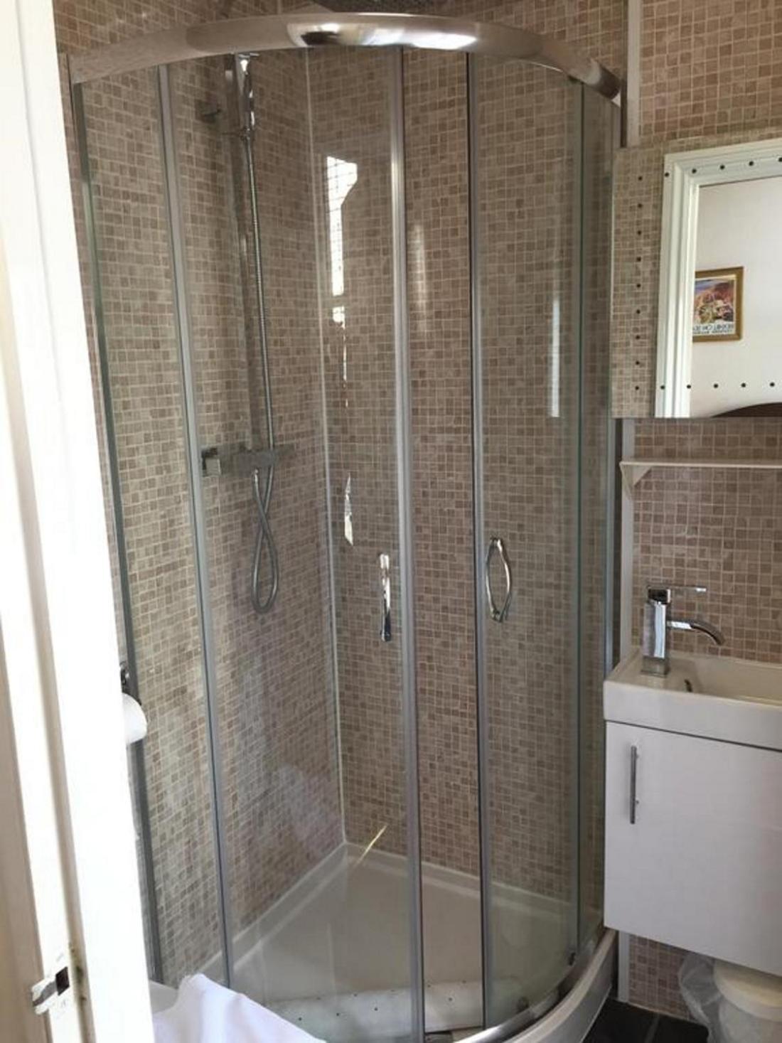 Double or Twin Room Private Bathroom