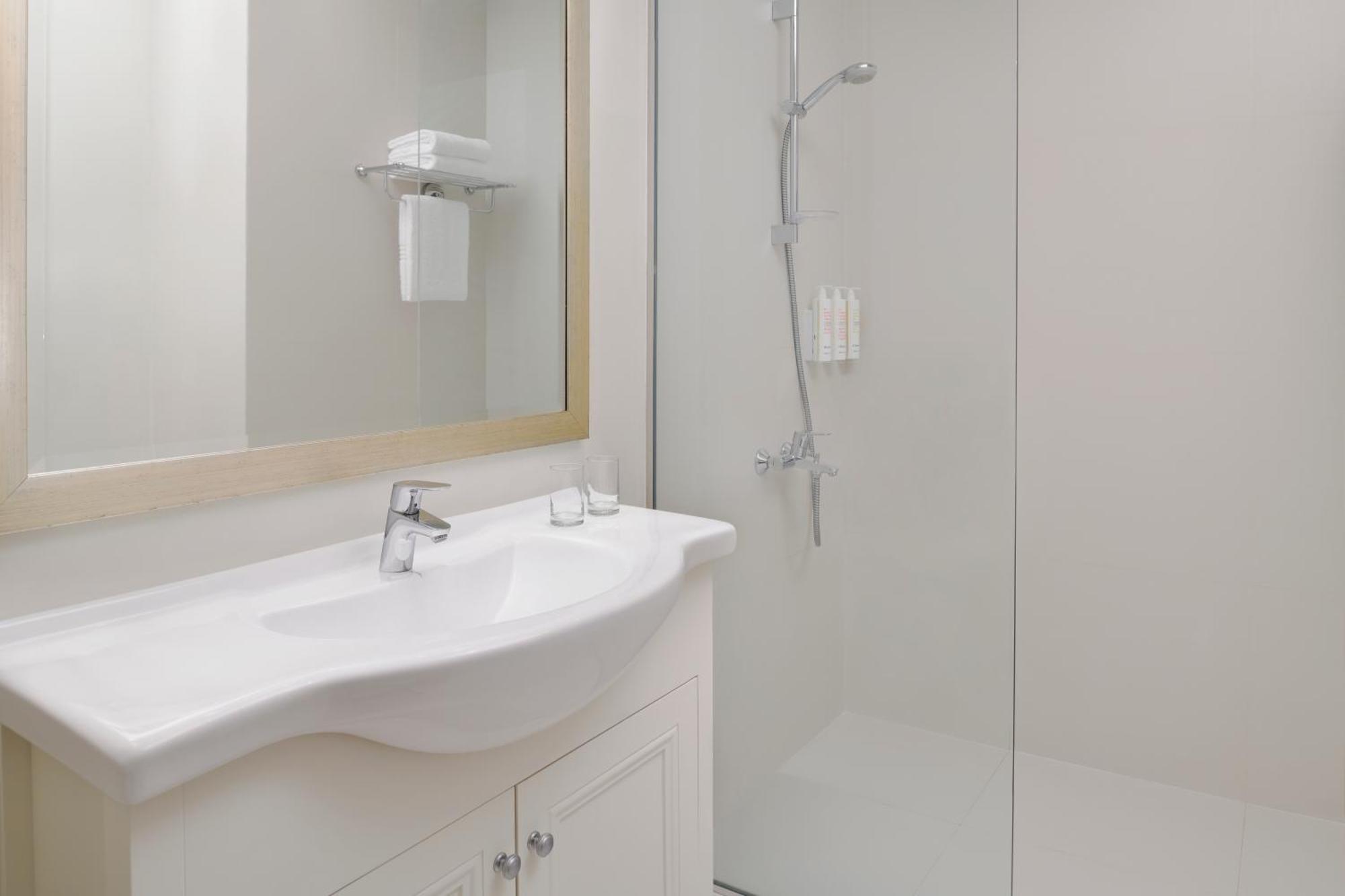Two-Bedroom Connecting Family Suite with Community View, Pantry Lounge Access and Shuttle Bus to JBR Beach and various shopping malls