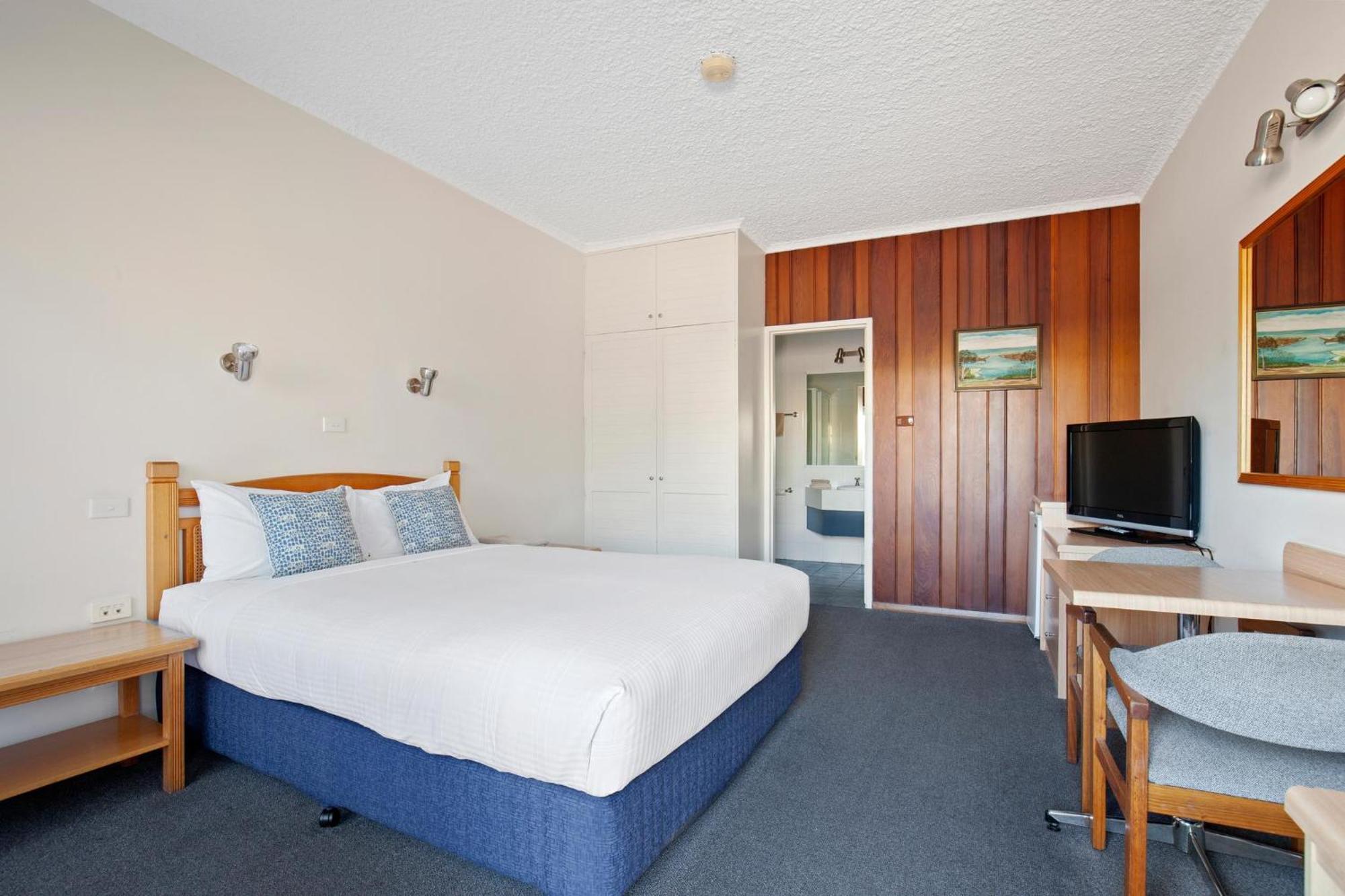 Standard Queen Room