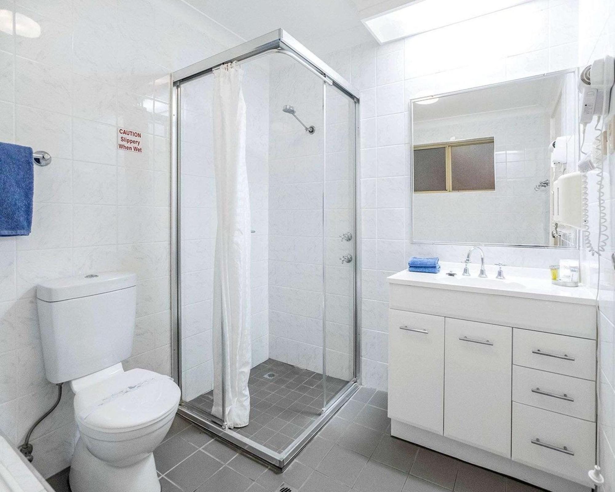 Deluxe Twin Room with One Queen Bed and One Single Bed - Non-Smoking