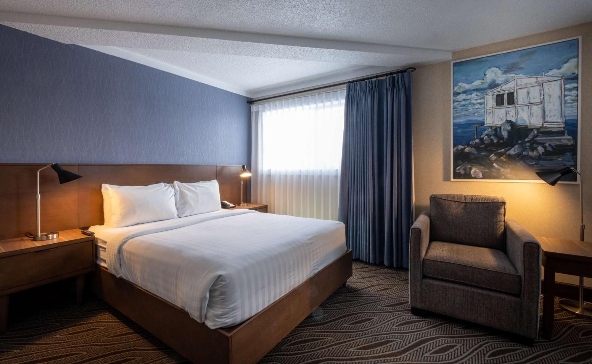 Queen Room with Mountain View