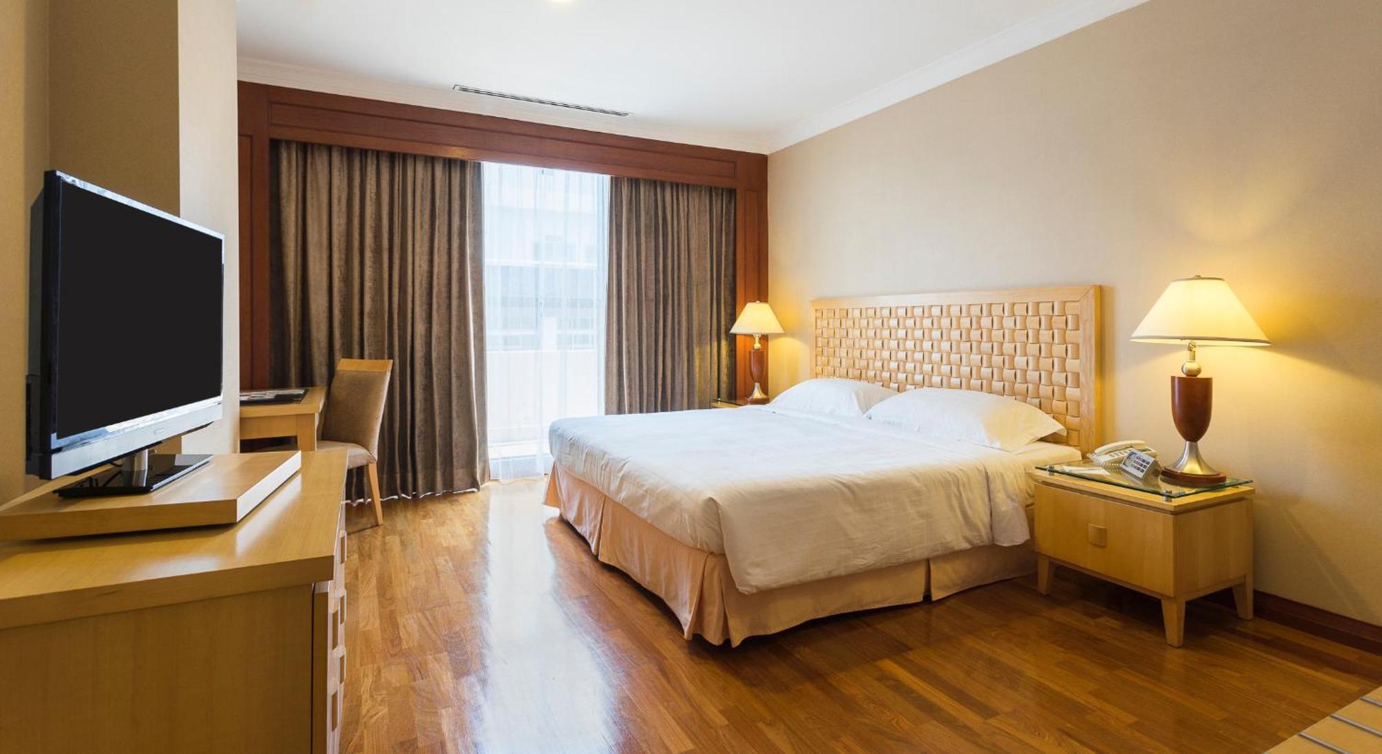 Deluxe One Bedroom Suite