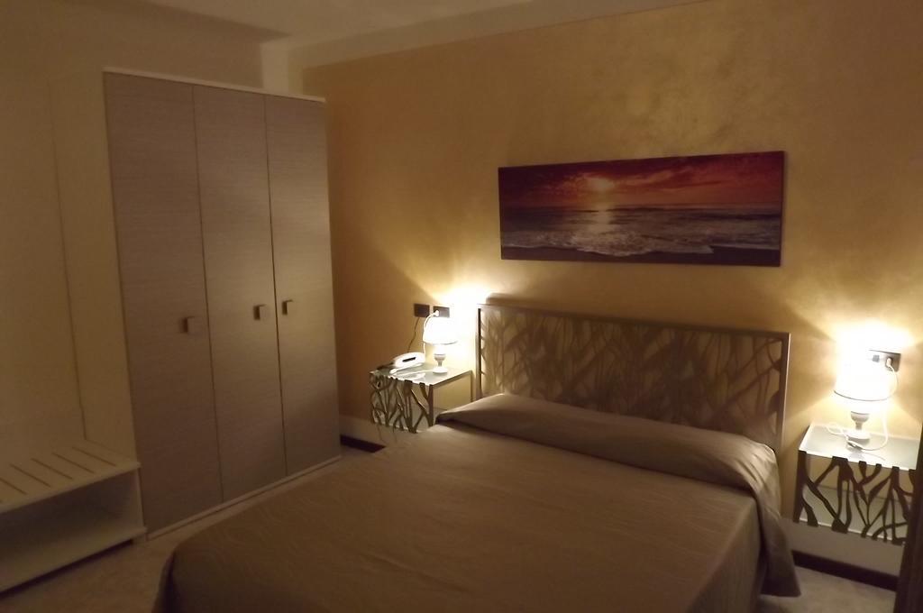Double or Twin Room Partial Lake View,917770183:JPEG