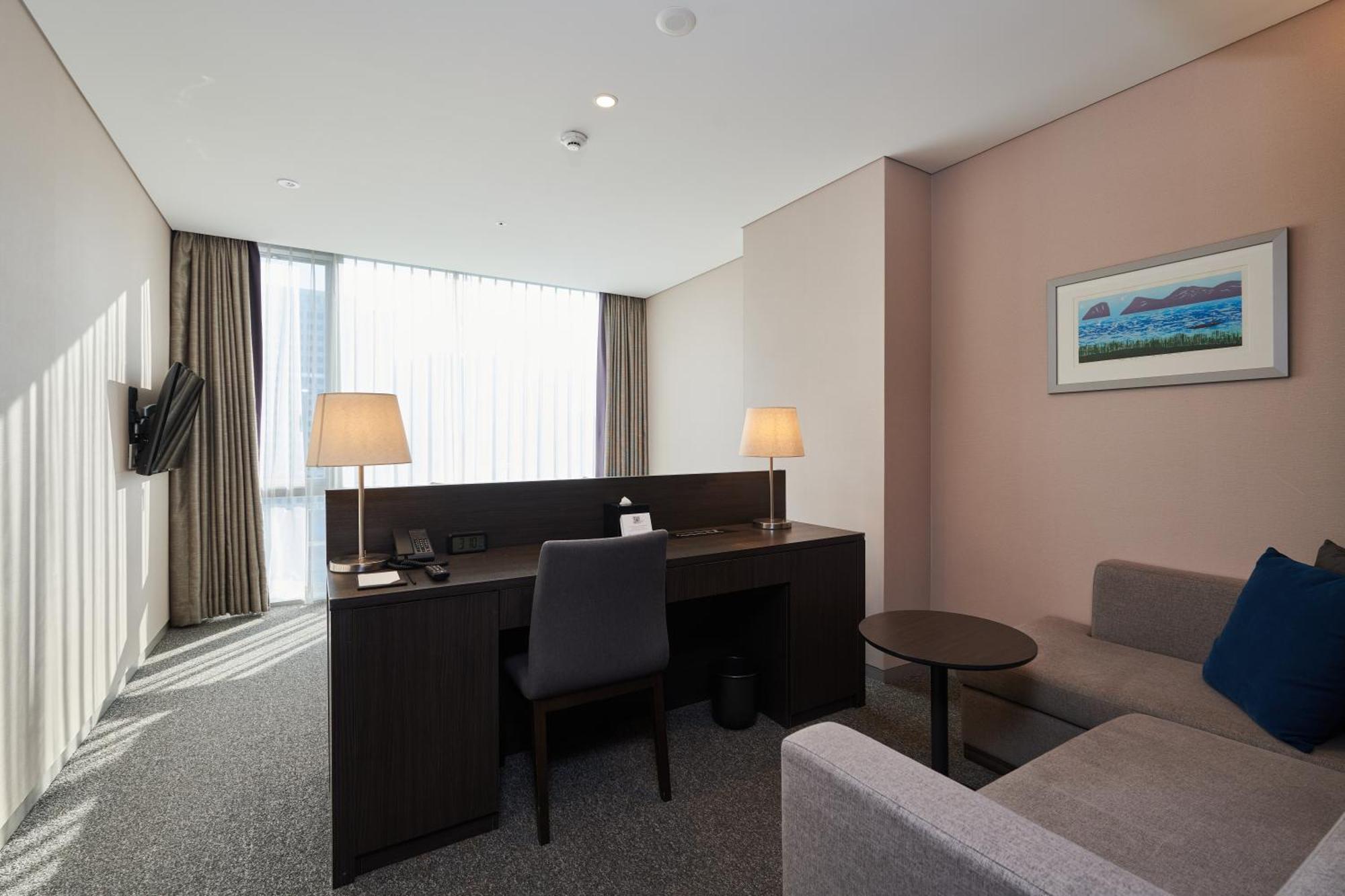 Sky Double Room with Namsan Mountain View