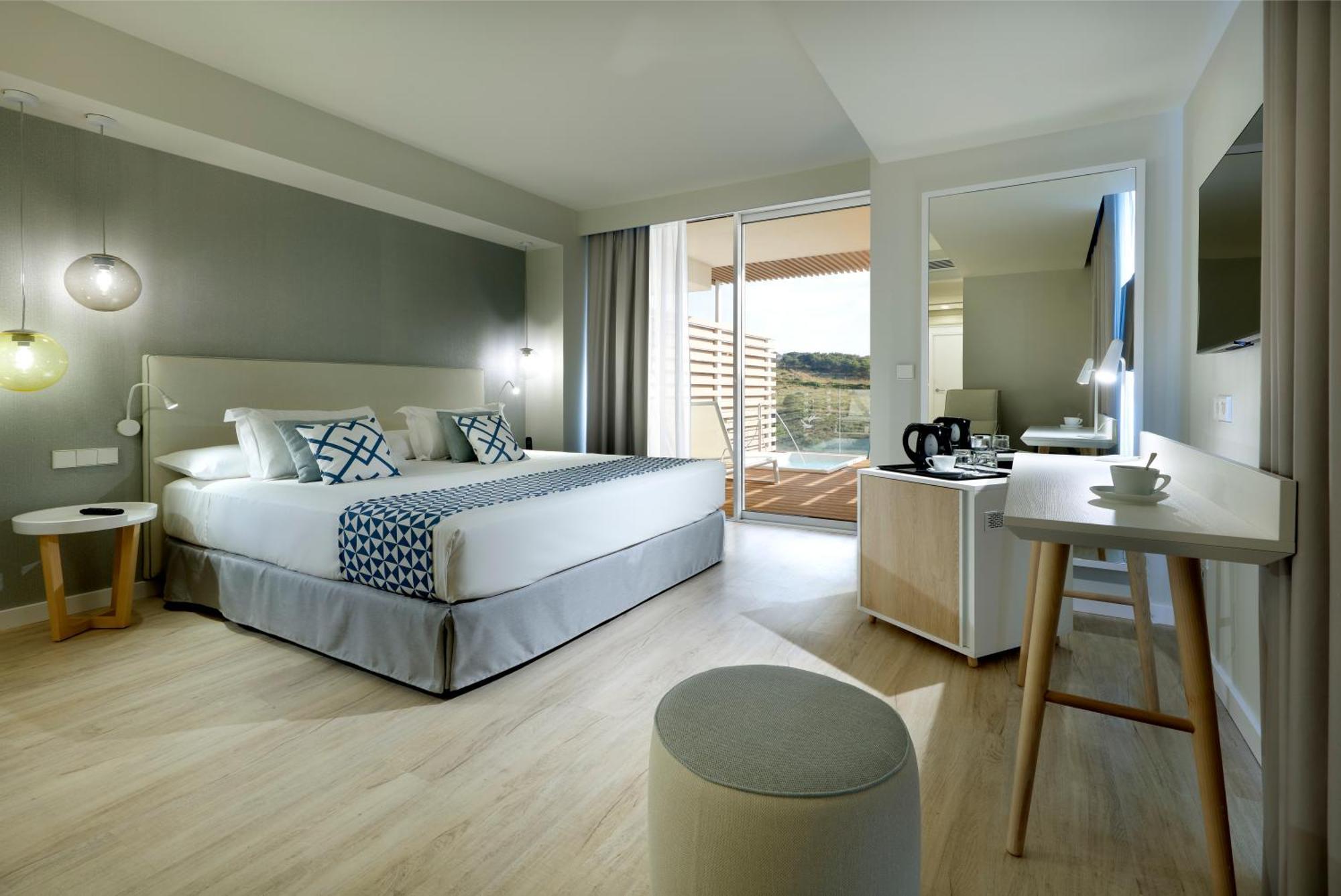 Deluxe Jacuzzi Terrace