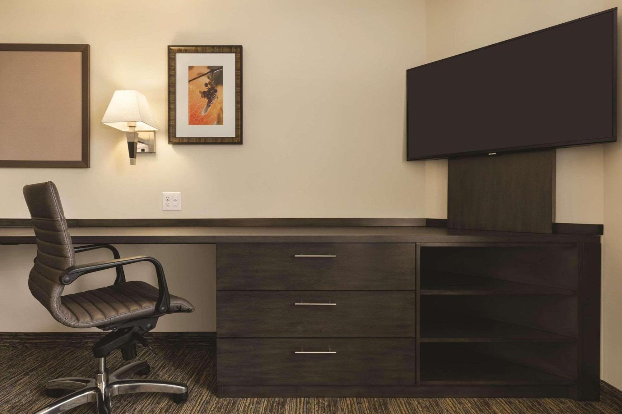 Queen Studio Suite Non-Smoking