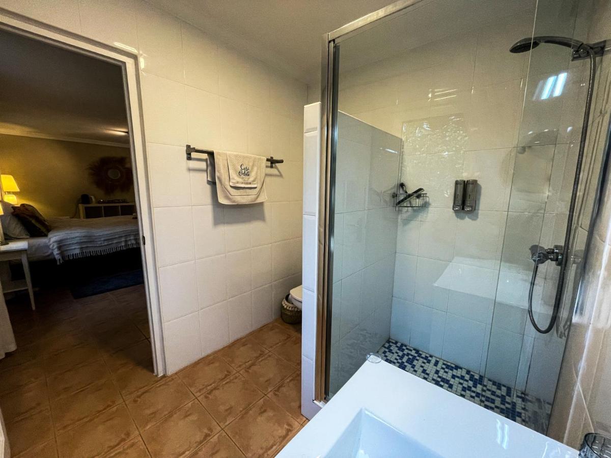 Deluxe Double Room Shower