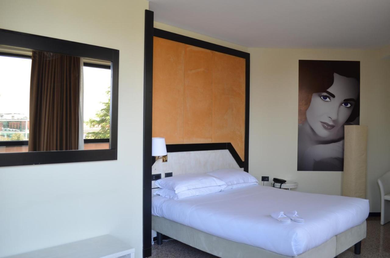 Double or Twin Room,1234658615:JPEG