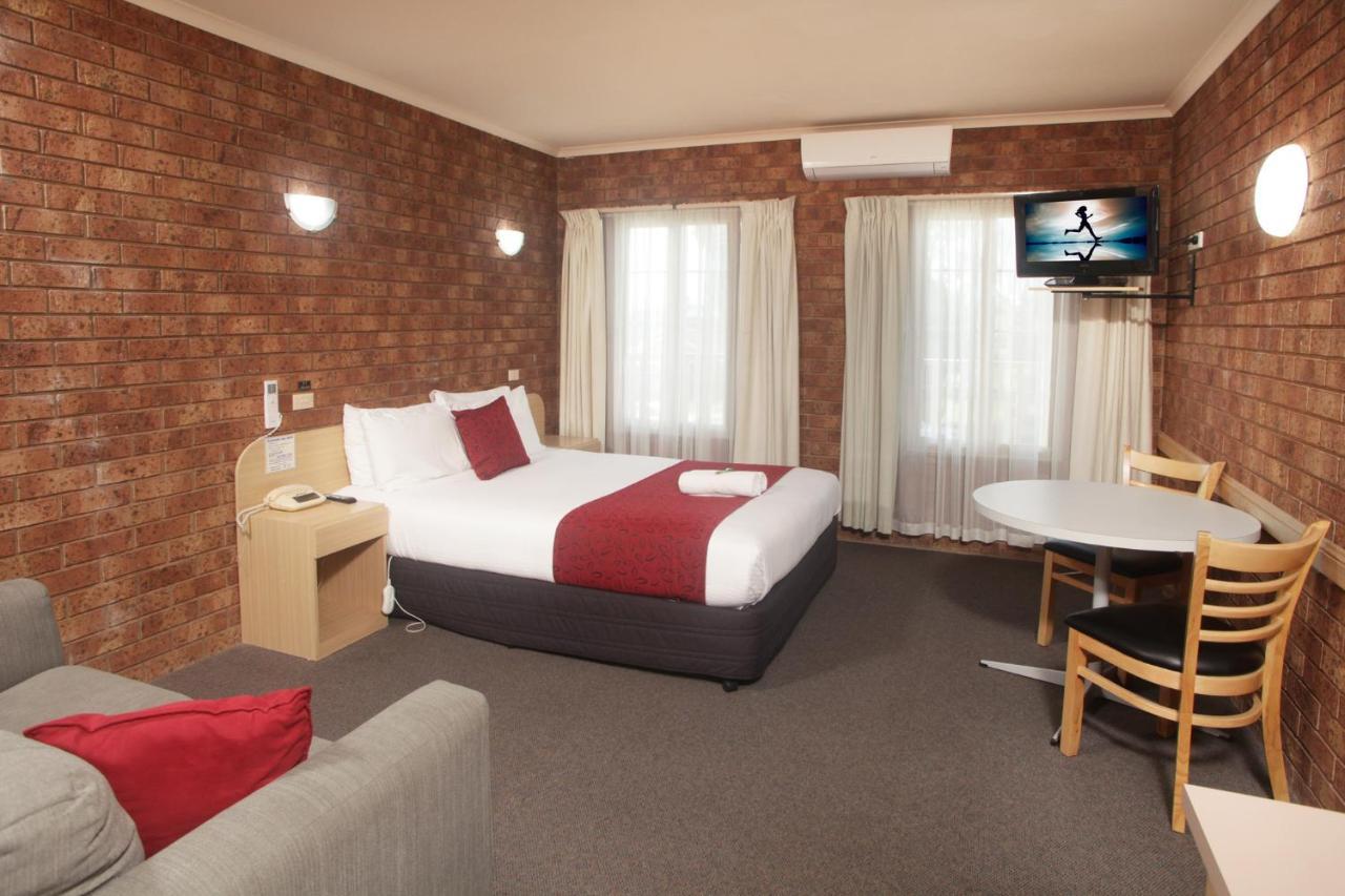 Deluxe Queen Room with Spa Bath