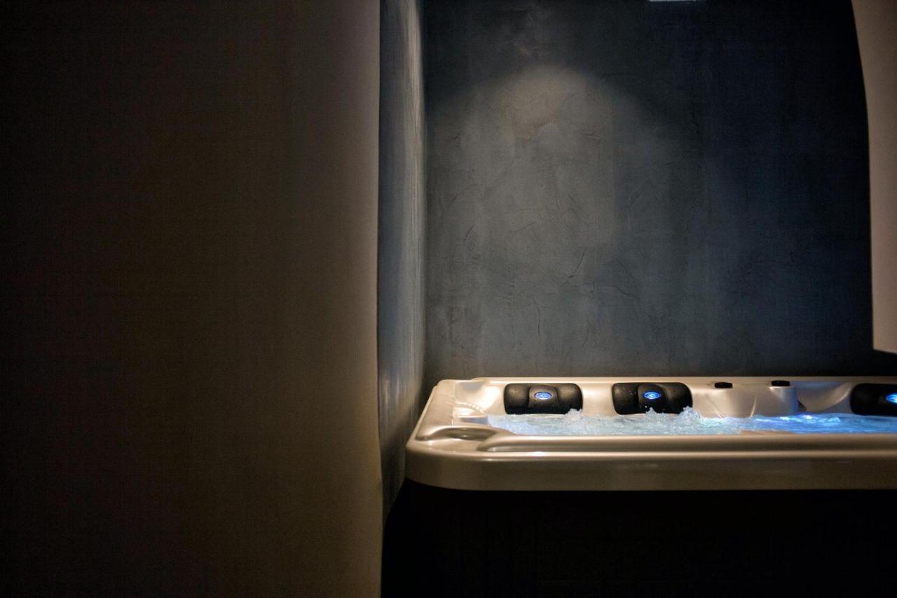 Superior Suite Outdoor Hot Tub,1231755482:JPEG