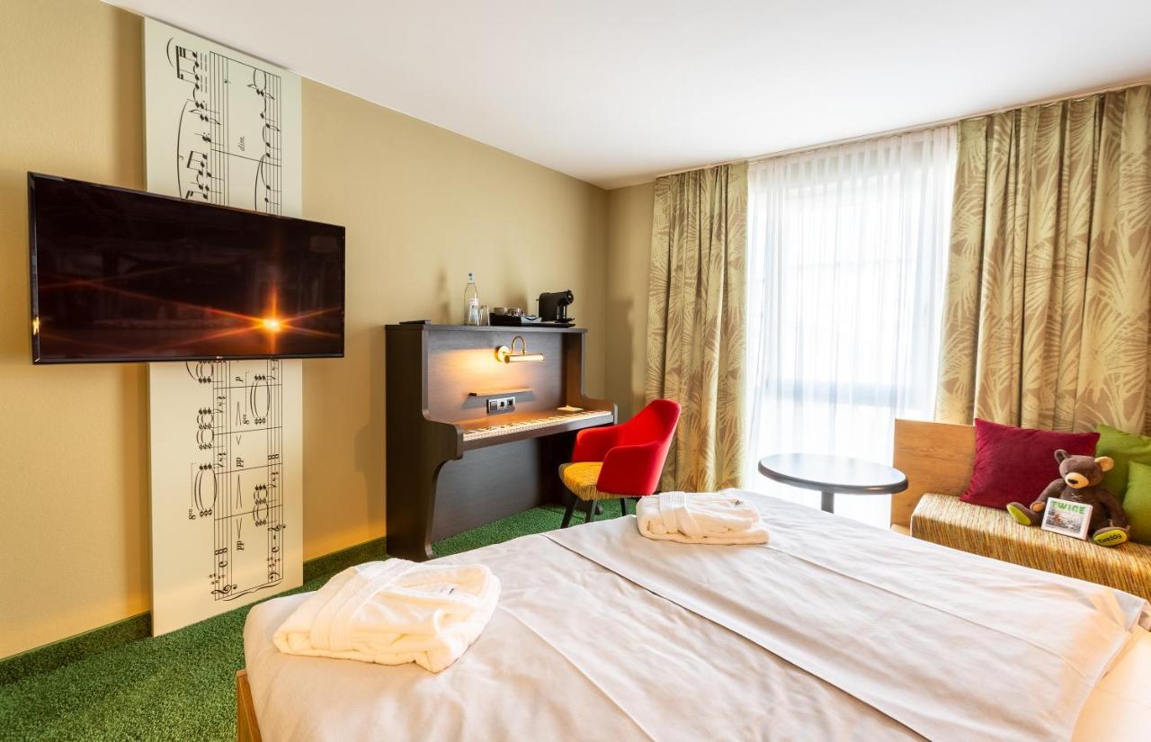 Doppelzimmer „MIGHTY" mit Kaffeemaschine und ruhiger Lage