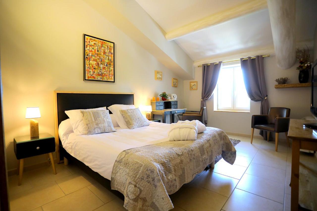 Chambre Double - Vue sur Piscine
