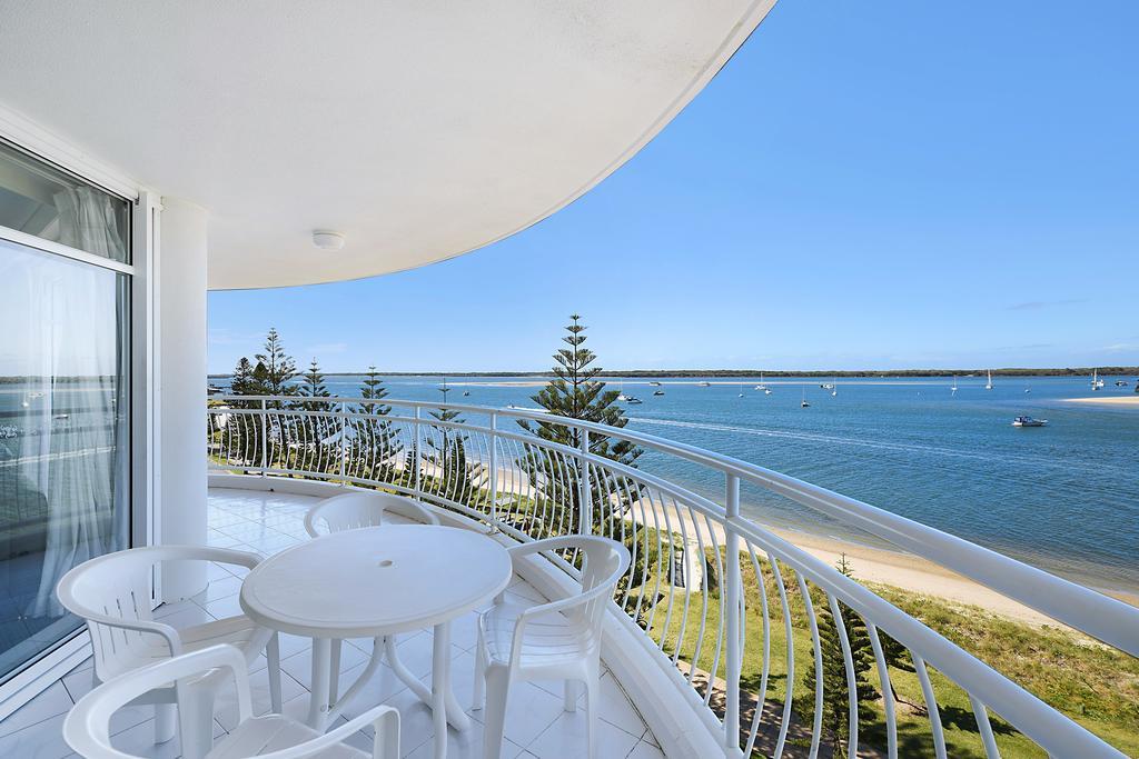 Deluxe Two-Bedroom Apartment Sea View