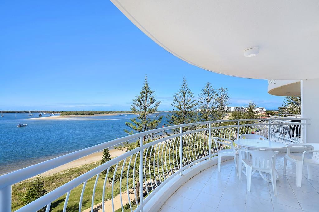 Deluxe Two-Bedroom Apartment Sea View