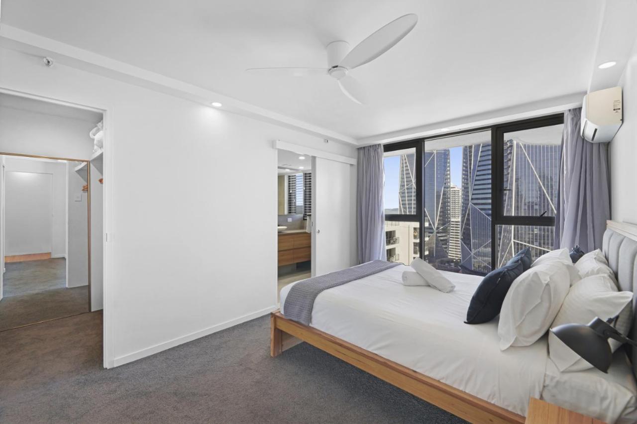 Deluxe Three-Bedroom Apartment
