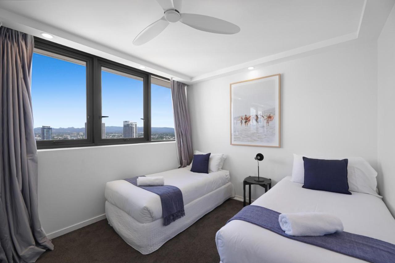 Deluxe Three-Bedroom Apartment