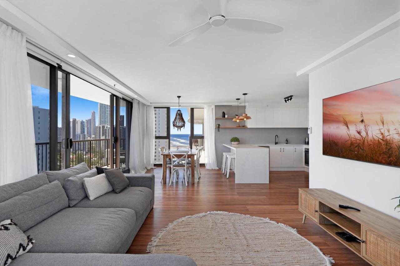 Deluxe Three-Bedroom Apartment