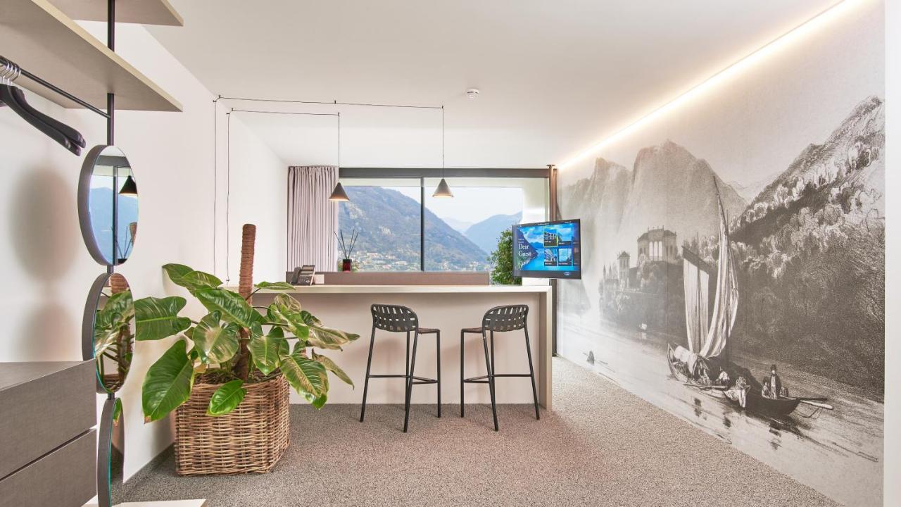 Zimmer mit Kingsize-Bett und Seeblick