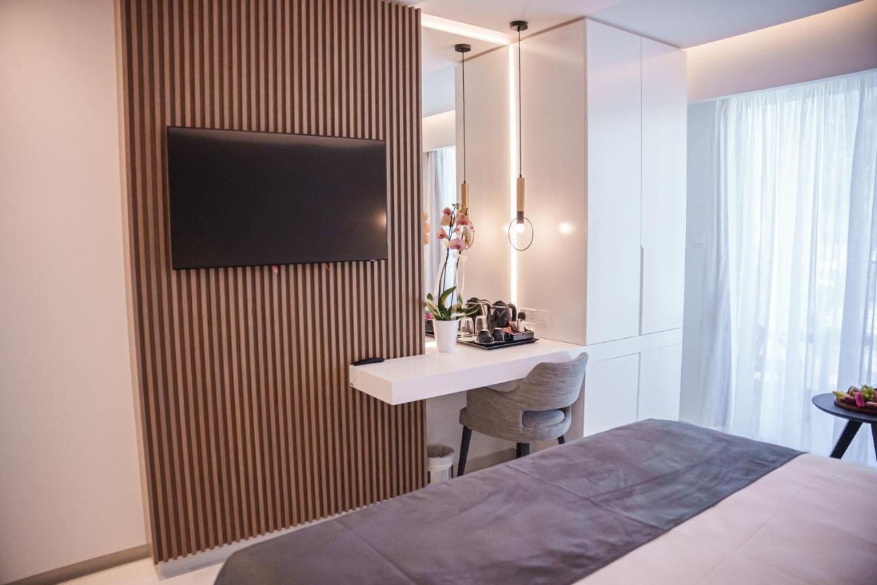 Double or Twin Room with Side Sea View