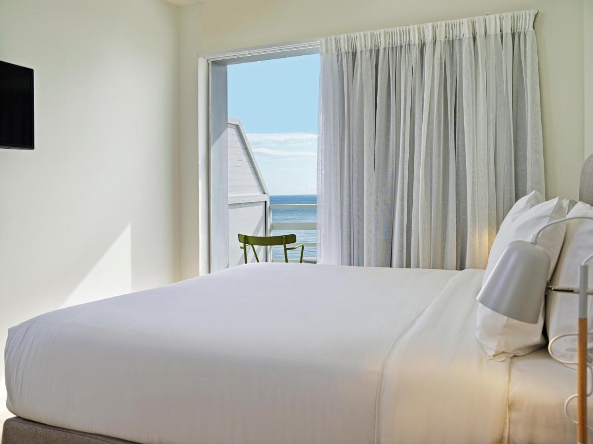 Habitación Doble Deluxe con vistas laterales al mar