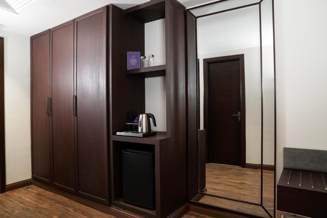 Standard Queen Room