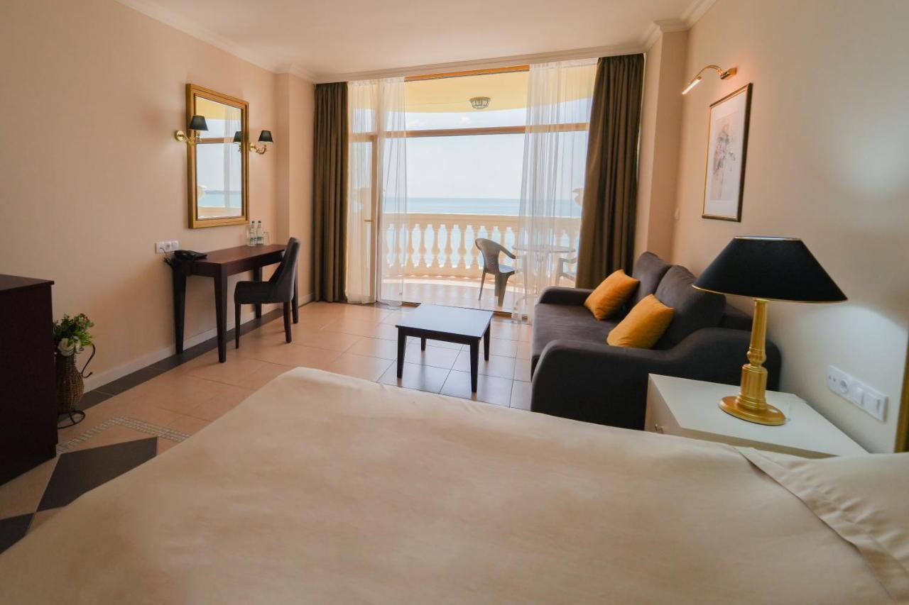 Quarto Duplo Superior com Vista Mar e Varanda (2 Adultos + 2 Crianças)