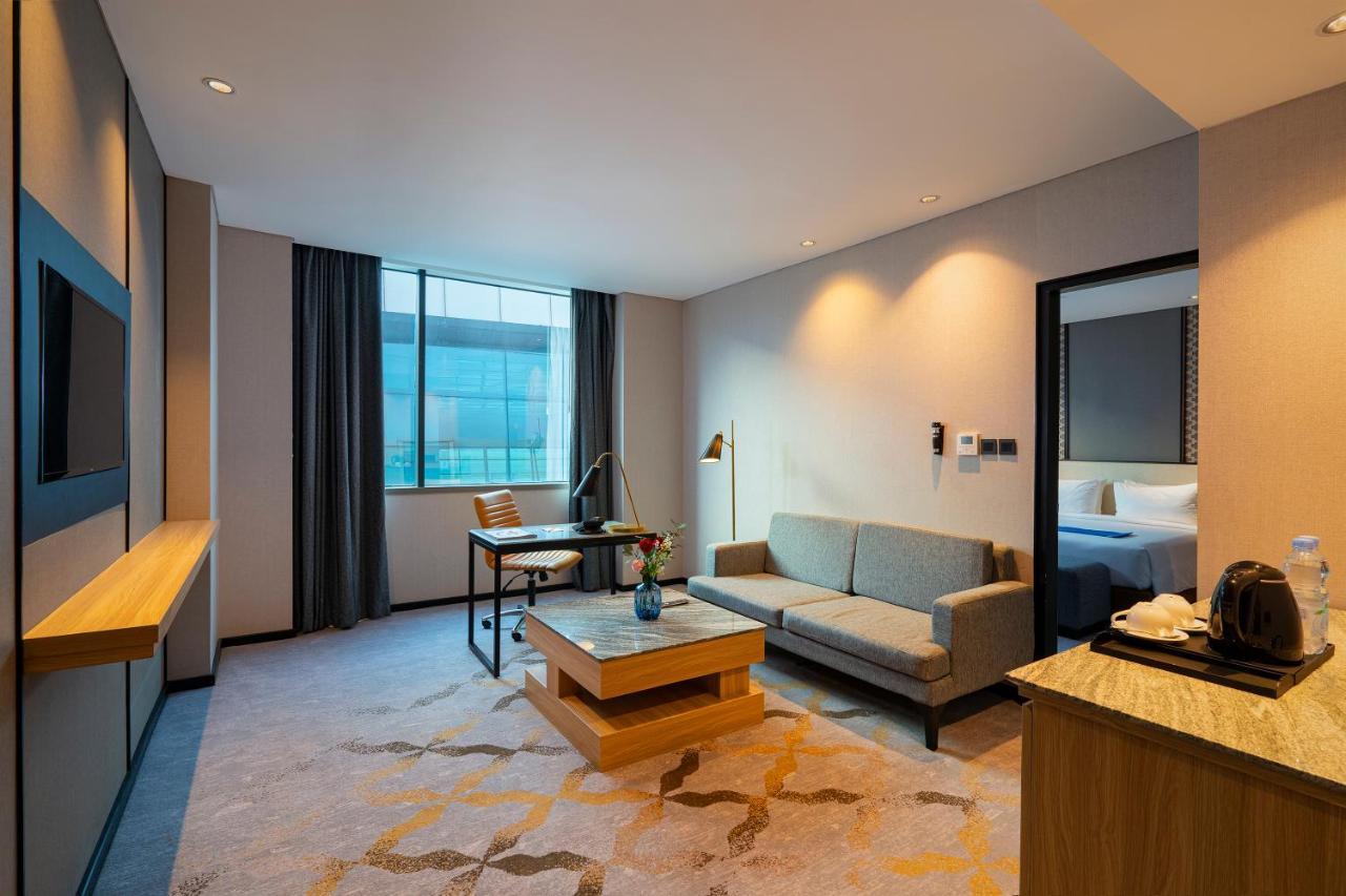 Executive Suite,1257473350:JPEG