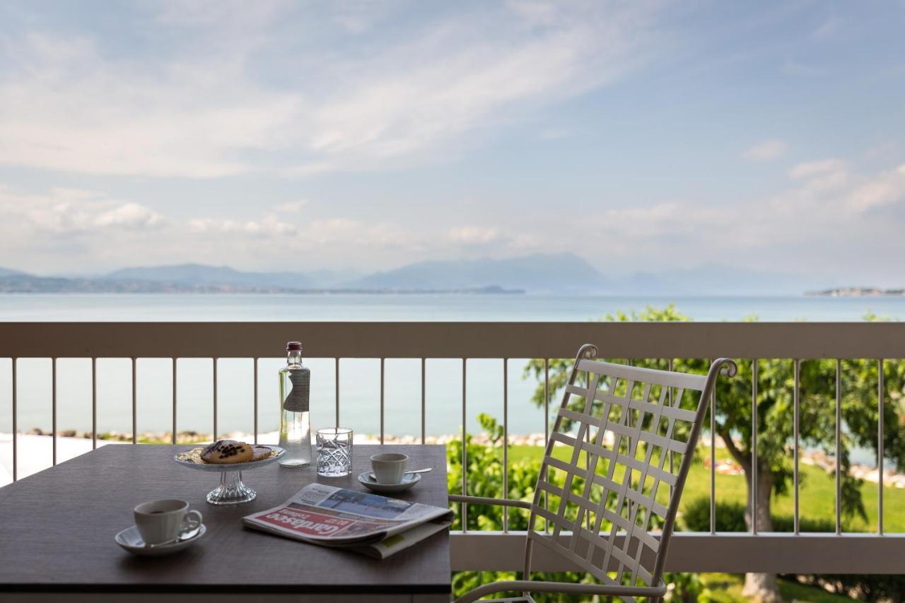 Camera Tripla Superior con Balcone e Vista Lago