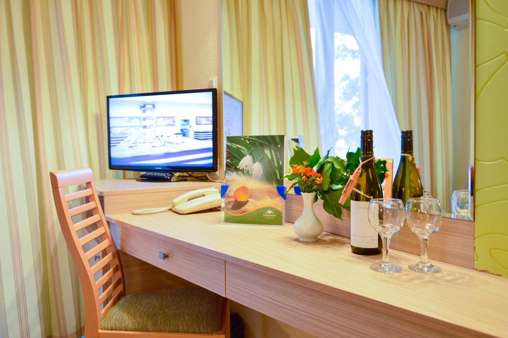 Double or Twin Room with Sea View