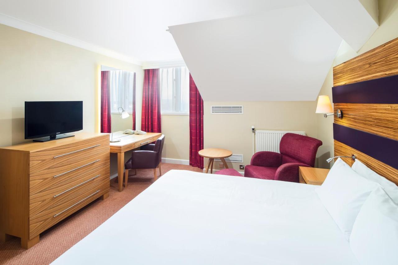 Suite de 1 dormitorio con cama super extragrande, vistas y acceso al salón