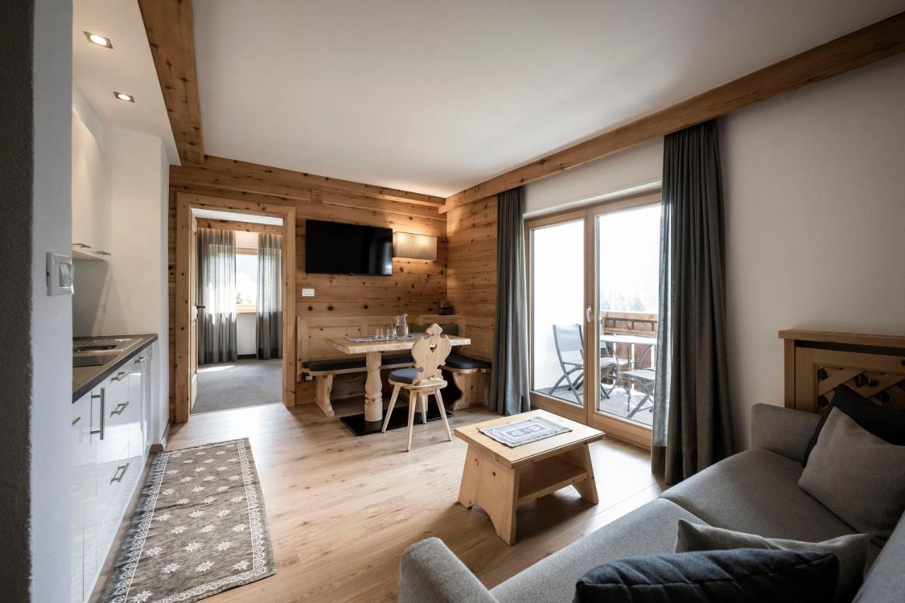 One-Bedroom Apartment,1264423546:JPEG