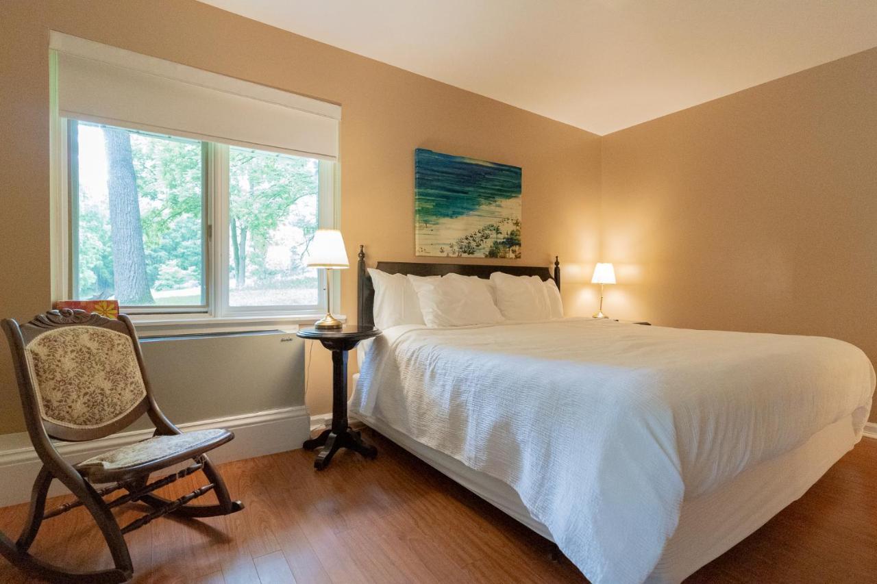 Deluxe King Suite