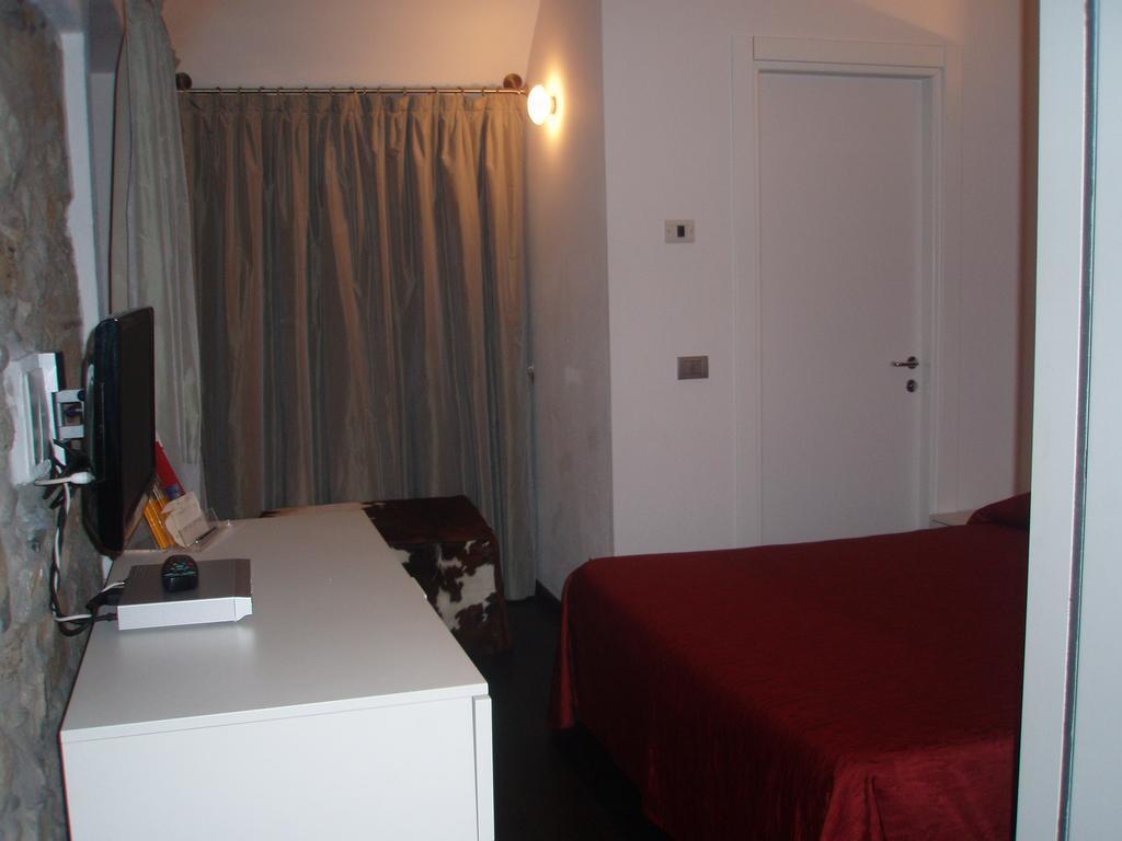 One-Bedroom Apartment Annex