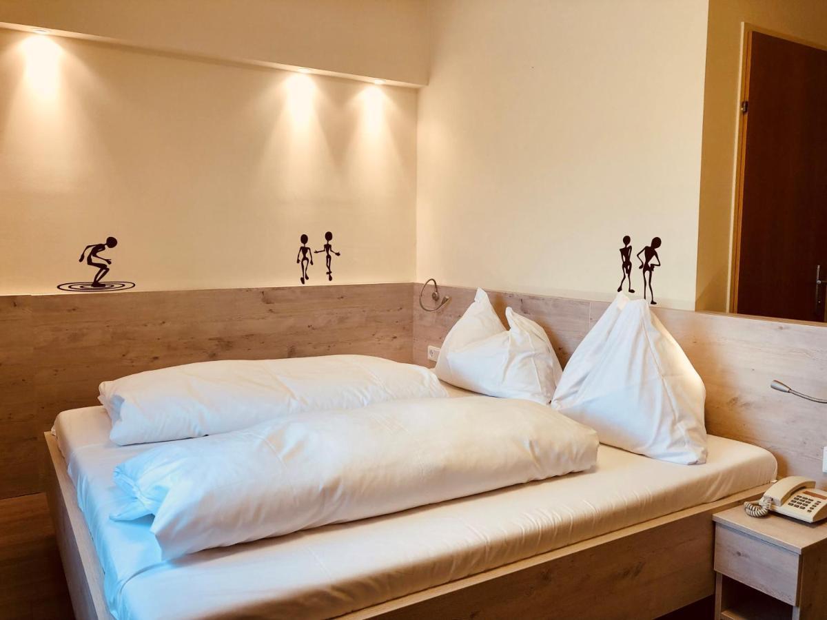 Standard Doppelzimmer mit Straßenblick