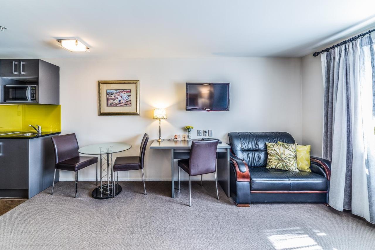 Executive Suite Kitchen