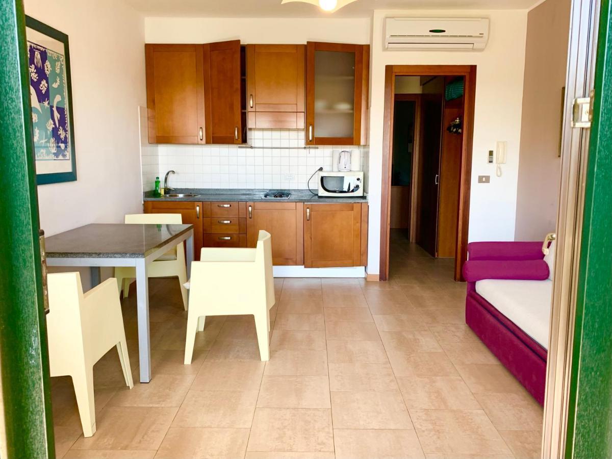Familien-Ferienwohnung mit 2 Zimmern, privatem Garten und Blick auf den Pool – Erdgeschoss